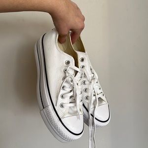 NEVER BEEN WORN platform converse